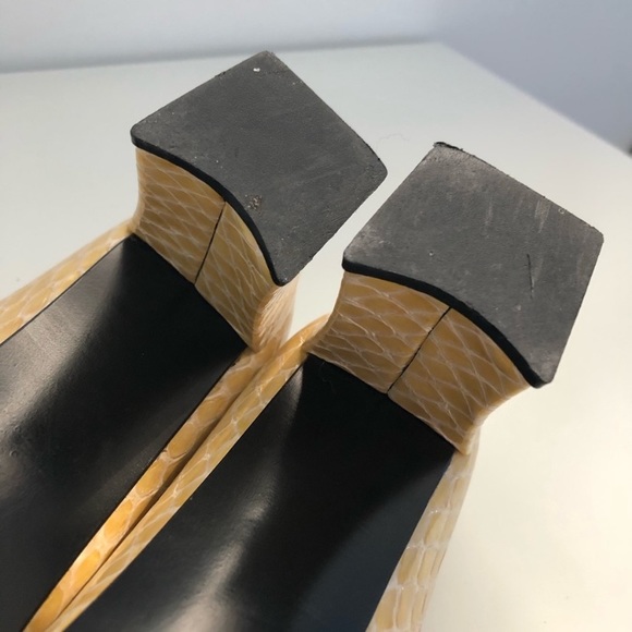 Vintage Stuart Weitzman Gold/Mustard Heels - Picture 8 of 8